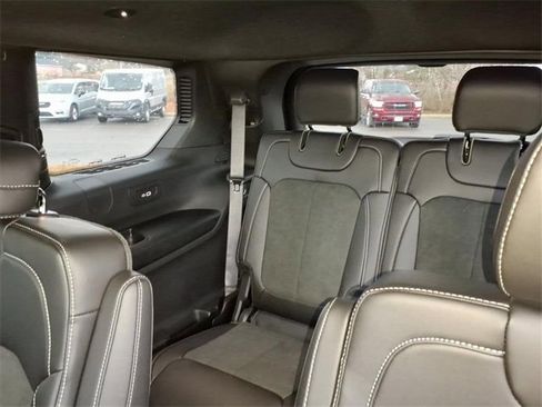 New 2025 Jeep Grand Cherokee L Altitude image 13