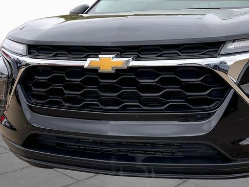 Used 2025 Chevrolet Trax LS FWD image 30