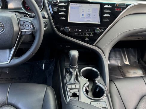 Used 2018 Toyota Camry XSE FWD image 13