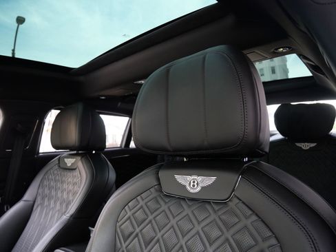 Used 2022 Bentley Flying Spur V8 image 17