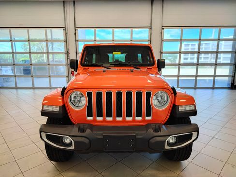 Used 2020 Jeep Wrangler Unlimited Sahara w/ Uconnect 4C Nav & Sound Group AWD/4WD image 8