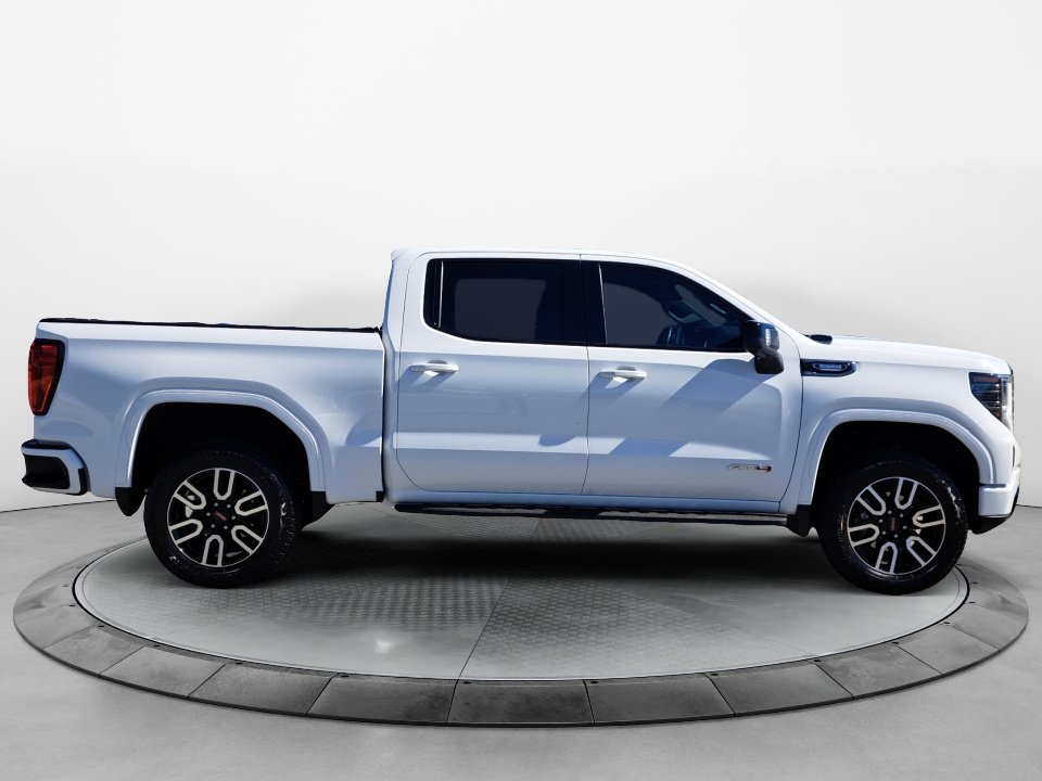 Used 2025 GMC Sierra 1500 AT4 w/ AT4 Premium Package AWD/4WD image 8