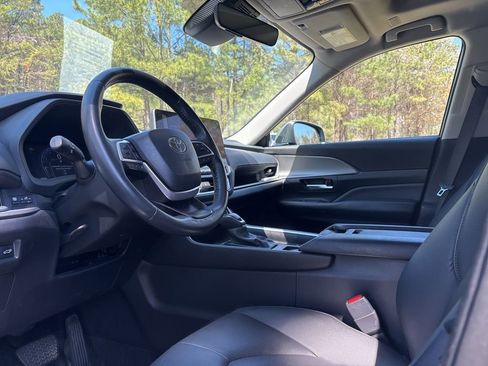 Used 2024 Toyota Grand Highlander XLE image 22