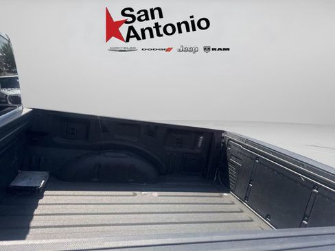 Used 2025 Ford F150 Raptor AWD/4WD image 33
