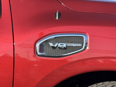 Used 2017 Nissan Titan SV image 4