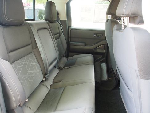 Used 2025 Nissan Frontier SV RWD image 14
