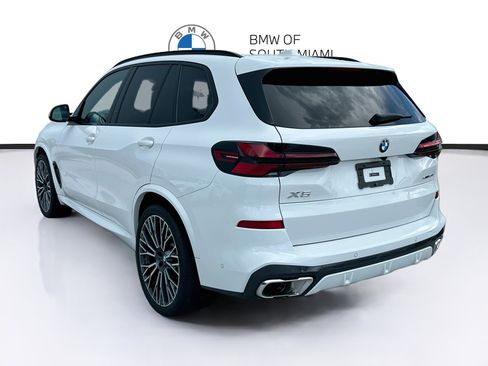 Used 2024 BMW X5 sDrive40i w/ M Sport Package RWD image 5