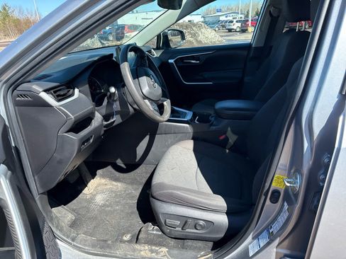 Used 2022 Toyota RAV4 XLE image 10