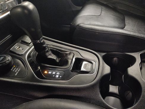 Used 2020 Jeep Cherokee Limited image 26