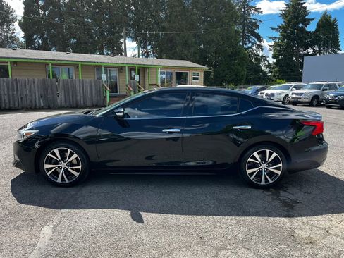 Used 2017 Nissan Maxima Platinum w/ Interior Lighting Package FWD image 7