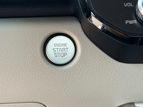 New 2026 Kia Carnival EX FWD image 26