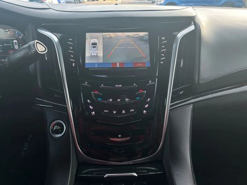 Used 2019 Cadillac Escalade ESV Platinum image 22