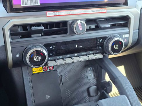 Used 2025 Toyota Tacoma TRD Off-Road w/ TRD Off Road Premium Package image 25