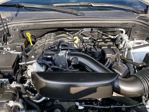 Used 2025 Dodge Durango GT AWD/4WD image 32