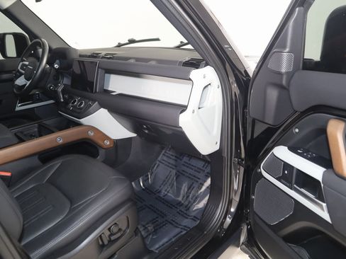 Used 2022 Land Rover Defender 110 SE image 44
