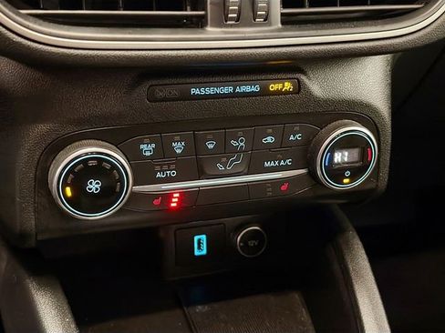 Used 2020 Ford Escape SE image 15