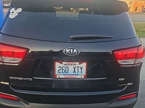 Used 2016 Kia Sorento LX w/ LX Convenience Package image 2