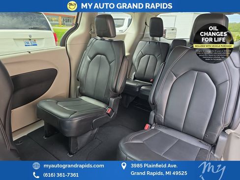 Used 2023 Chrysler Pacifica Touring-L FWD image 27