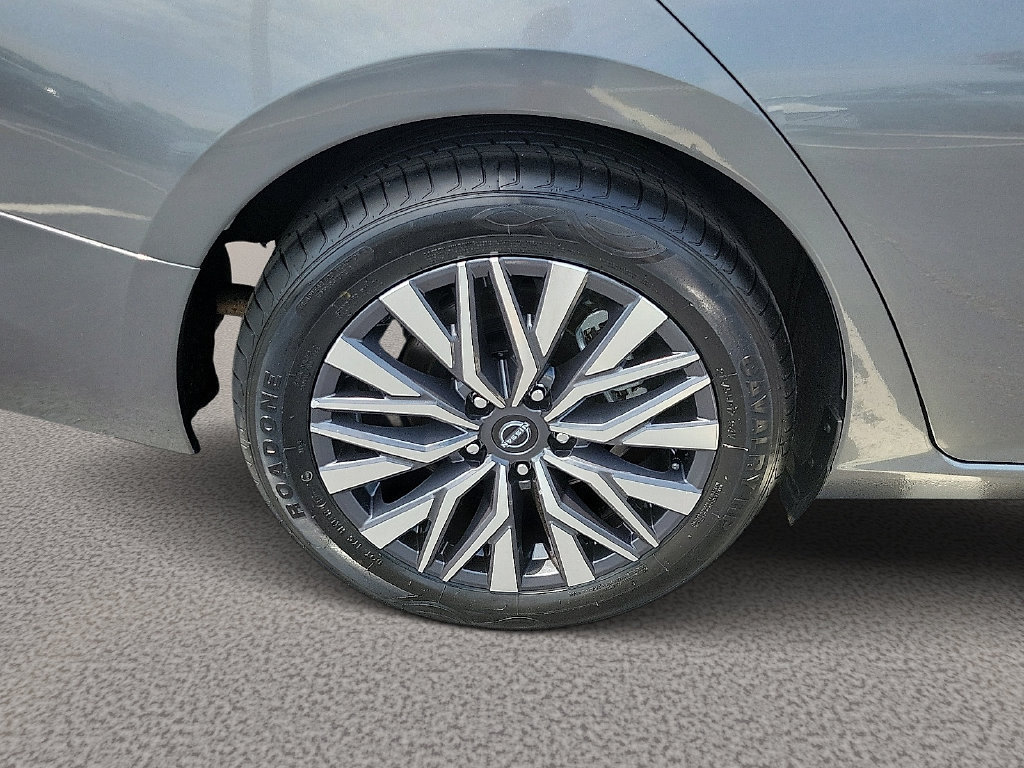 Used 2023 Nissan Altima 2.5 SV FWD image 7