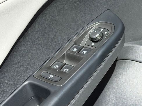 New 2026 Volkswagen Taos SE image 11