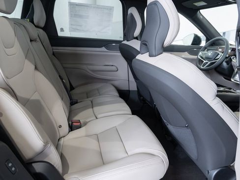 New 2025 Volvo EX90 Ultra image 15