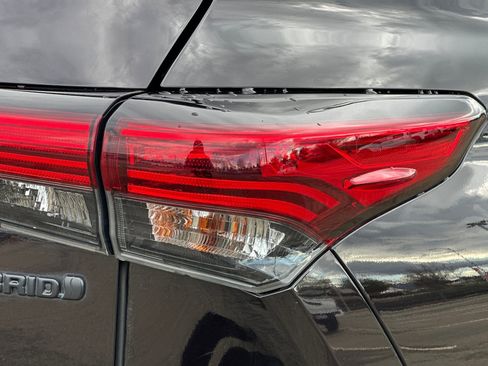 Used 2021 Toyota Highlander LE image 48