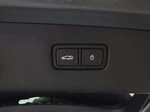 Used 2025 Genesis GV70 3.5T Sport AWD/4WD image 38