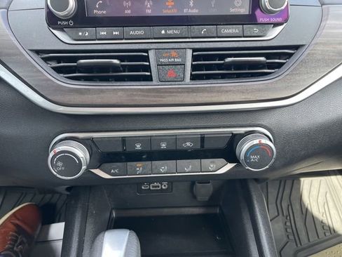 Used 2025 Nissan Altima 2.5 SV FWD image 26