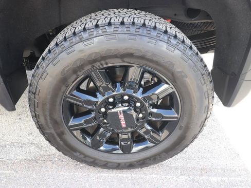 Used 2025 GMC Sierra 2500 AT4 w/ AT4 Premium Plus Package image 25