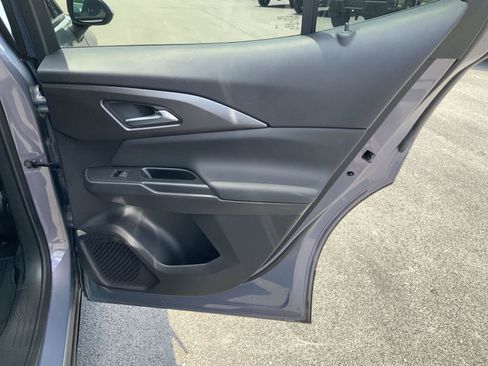 Used 2025 Chevrolet Equinox EV LT w/ LPO, All-Weather Mat Package FWD image 48