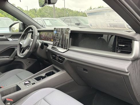 New 2026 Volkswagen Tiguan SE R-Line FWD image 19