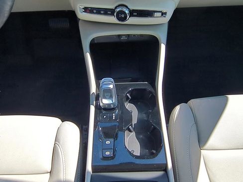 New 2026 Volvo XC40 B5 Ultra AWD/4WD image 15