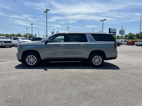 Used 2024 Chevrolet Suburban LT AWD/4WD image 7