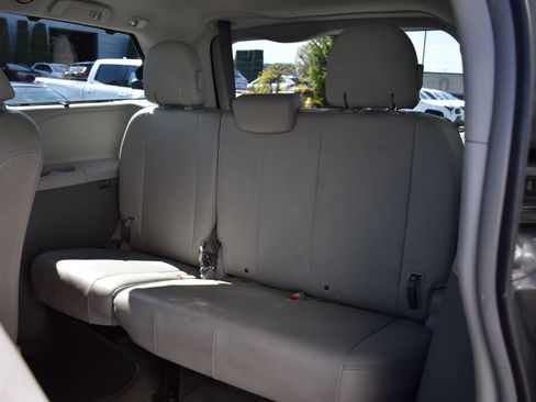 Used 2013 Toyota Sienna XLE w/ Premium Pkg image 20