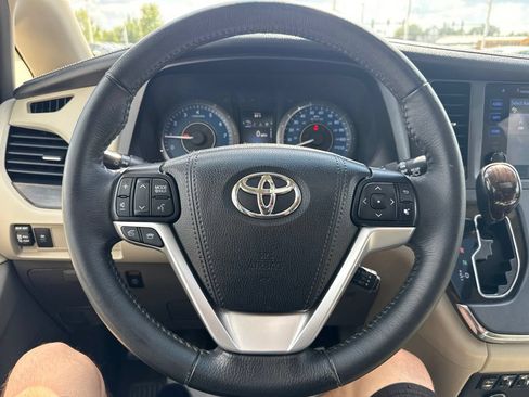 Used 2017 Toyota Sienna XLE w/ Protection Package FWD image 13
