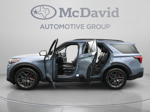 Used 2025 Ford Explorer ST-Line w/ Premium Package RWD image 42