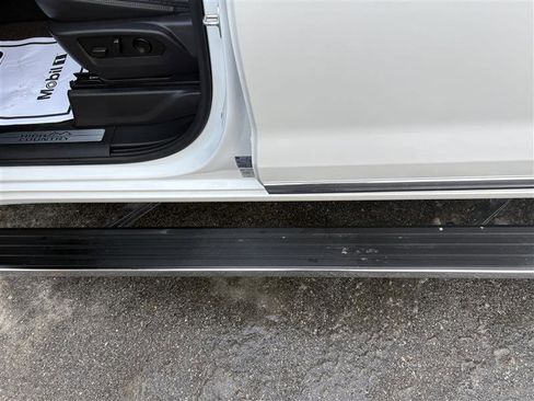 Used 2024 Chevrolet Silverado 1500 High Country w/ Technology Package image 12