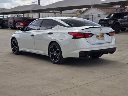 Used 2023 Nissan Altima 2.5 SR w/ SR Premium Package image 5
