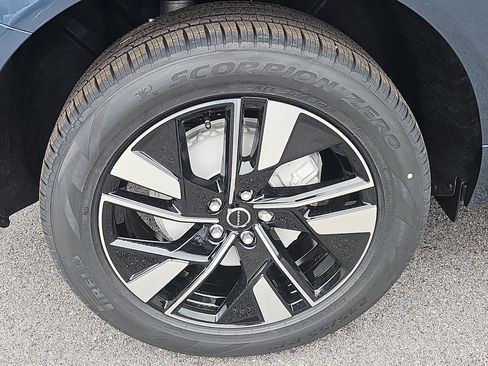 New 2026 Volvo XC60 B5 Plus w/ Protection Package Premier image 19