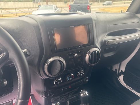 Used 2015 Jeep Wrangler Sport image 12