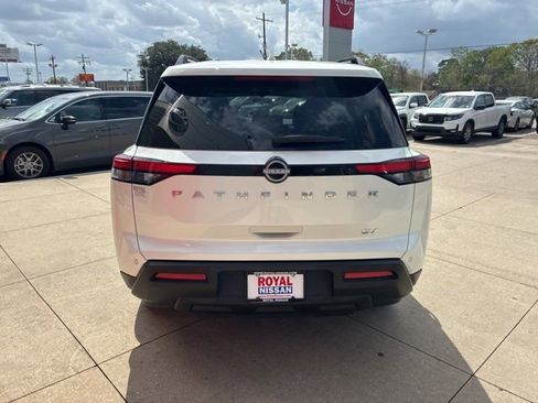 Used 2024 Nissan Pathfinder SV image 6