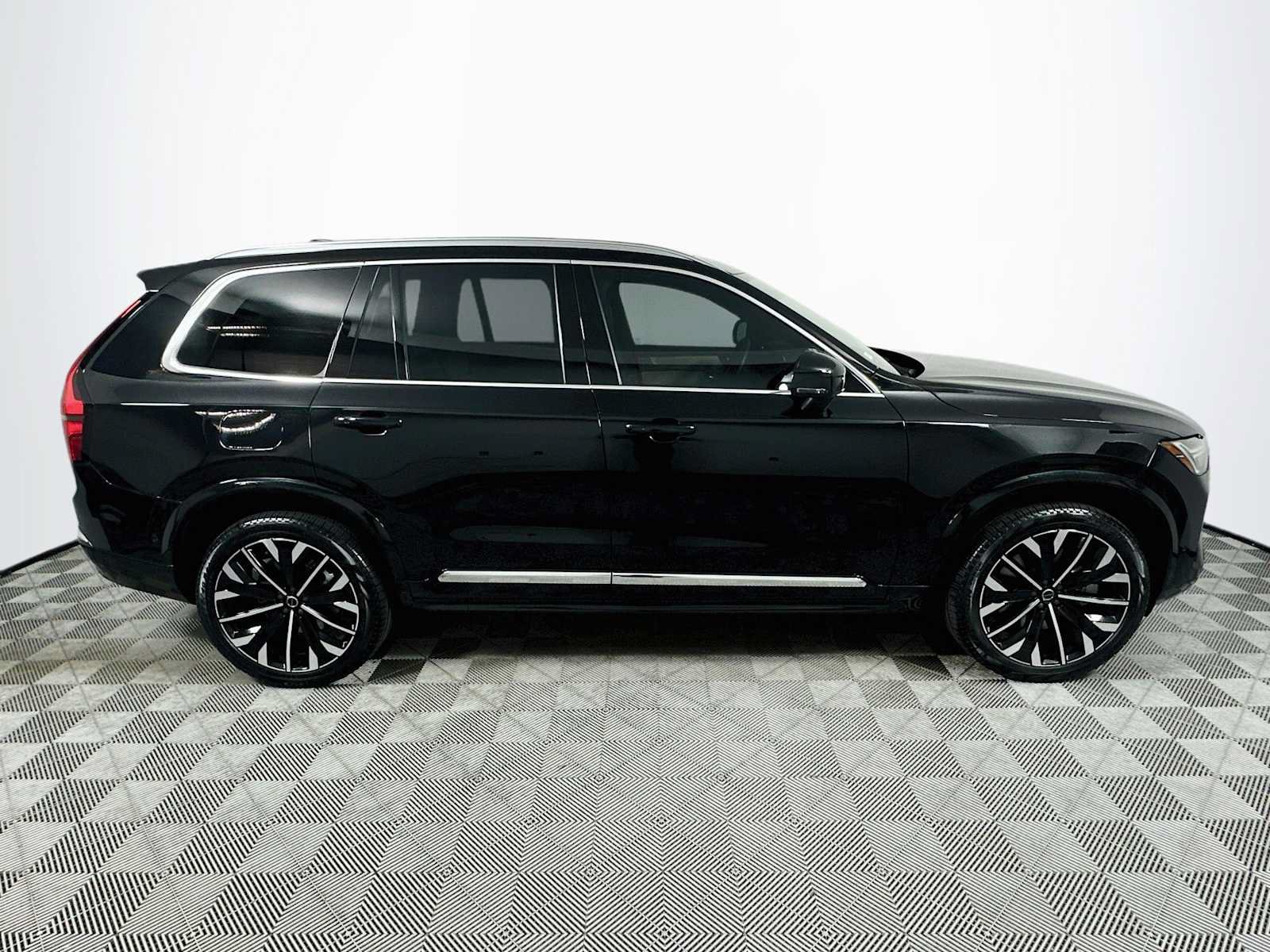 Used 2026 Volvo XC90 T8 Plus w/ Protection Package Premier AWD/4WD image 8
