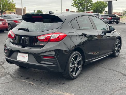 Used 2019 Chevrolet Cruze LT w/ Convenience Package FWD image 5