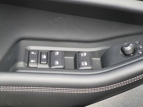 New 2025 Jeep Grand Cherokee Altitude image 13