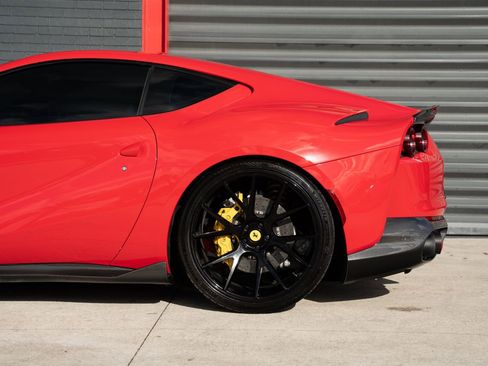 Used 2018 Ferrari 812 Superfast image 11