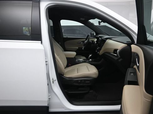 Used 2023 Chevrolet Traverse LT FWD image 27