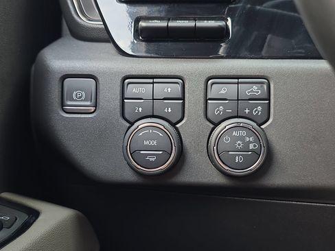 Used 2024 Chevrolet Silverado 1500 ZR2 w/ Technology Package AWD/4WD image 28