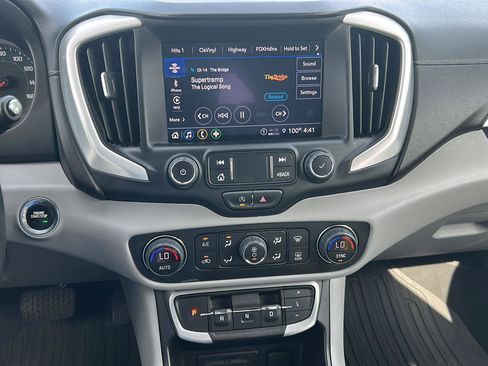 Used 2023 GMC Terrain SLT w/ Tech Package FWD image 8