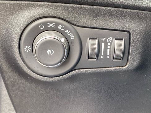 Used 2021 Jeep Compass Limited w/ Sun and Sound Group AWD/4WD image 16