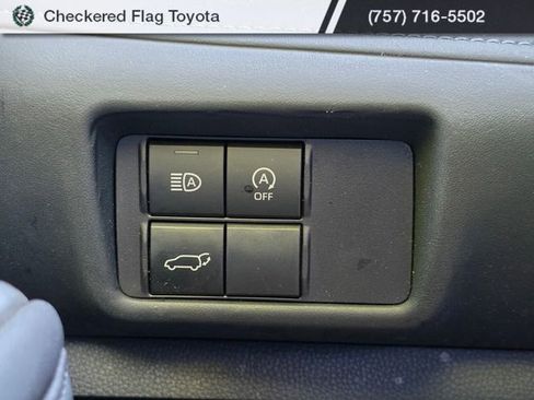 Used 2024 Toyota Highlander XSE AWD/4WD image 11